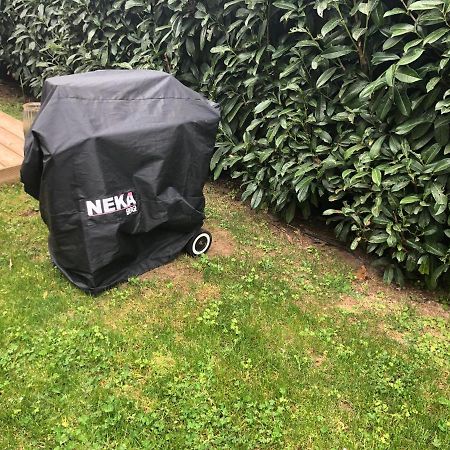 فيلا Tiny Et Jacuzzi Charente Maritime Plassay المظهر الخارجي الصورة