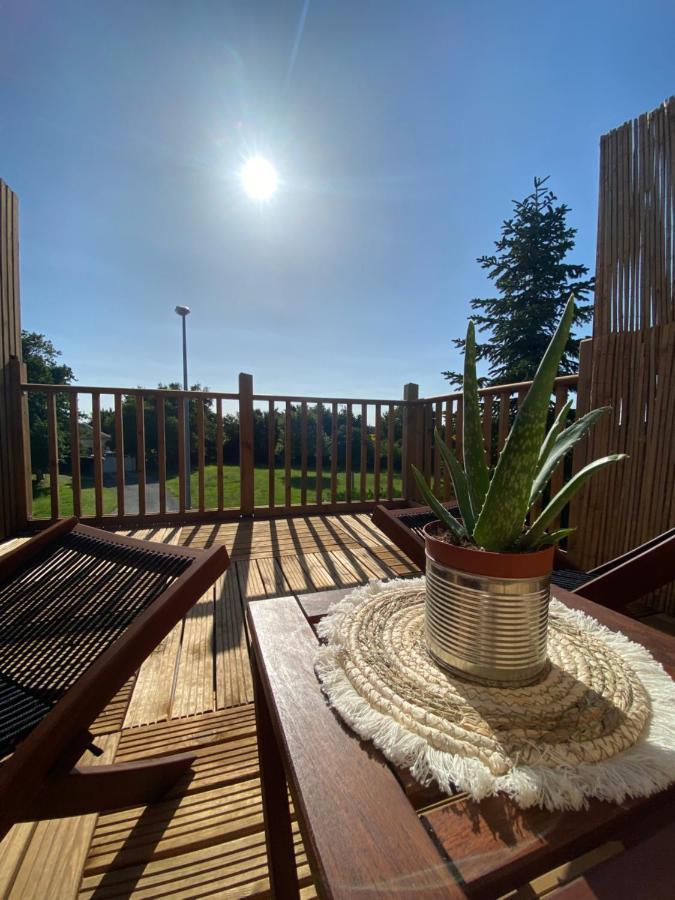 فيلا Tiny Et Jacuzzi Charente Maritime Plassay المظهر الخارجي الصورة
