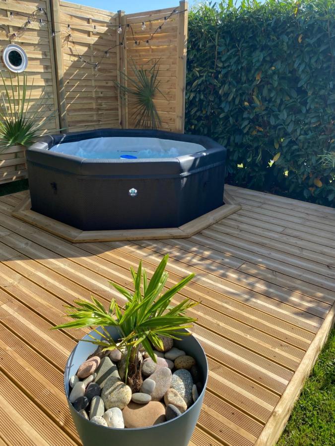 فيلا Tiny Et Jacuzzi Charente Maritime Plassay المظهر الخارجي الصورة